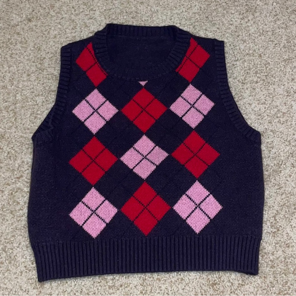 Pattern sweater vest